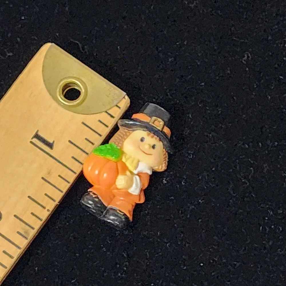 Russ Berrie Vintage Thanksgiving Pilgrim Girl Pumpkin Brooch Pin Holiday Jewelry